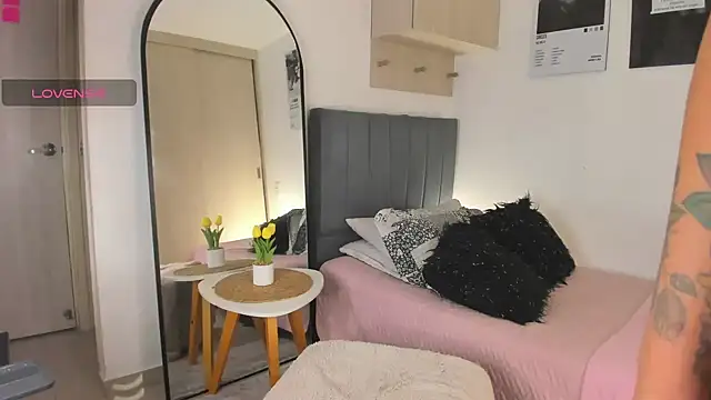 hollyprincess 2 online show from 04-07-26, 03:08