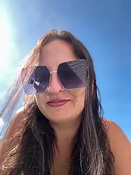 Snapshot of itsCassie chatting on 10-19-25, 12:08 itsCassie online show from 10-19-25, 12:08