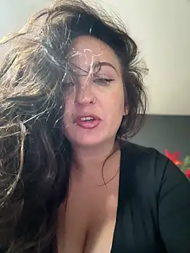 Snapshot of itsCassie chatting on 12-18-25, 04:00 itsCassie online show from 12-18-25, 04:00