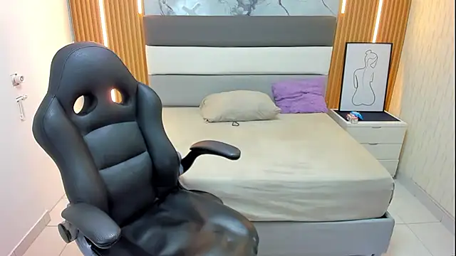 Snapshot of LEYNABRAUN chatting on 01-19-26, 12:53 LEYNABRAUN online show from 01-19-26, 12:53