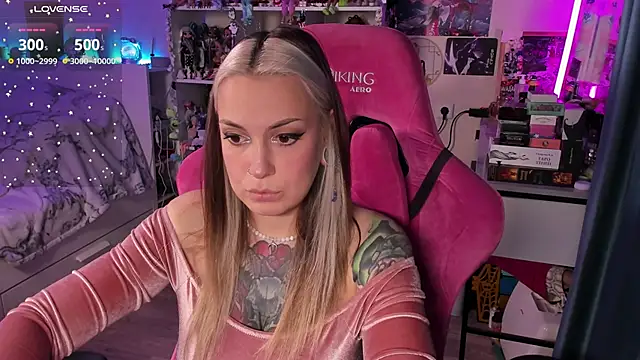 ChloeKohaku online show from 10-31-25, 11:18