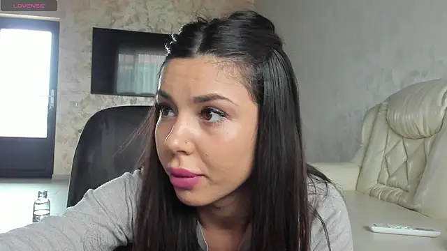 Snapshot of AmiraRosse chatting on 01-24-25, 08:55 AmiraRosse online show from 01-24-25, 08:55