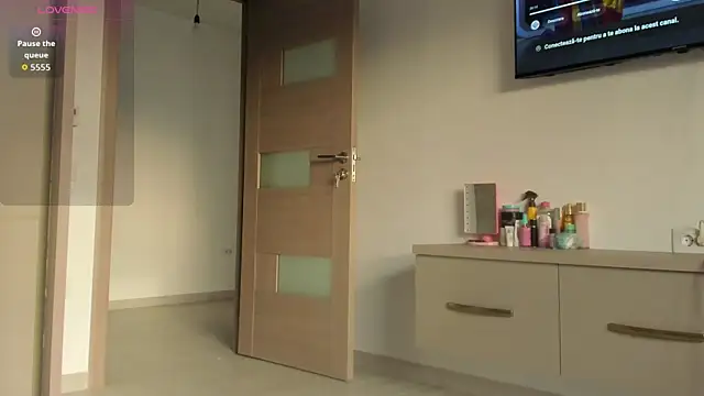 Snapshot of AmiraRosse chatting on 11-18-25, 07:00 AmiraRosse online show from 11-18-25, 07:00