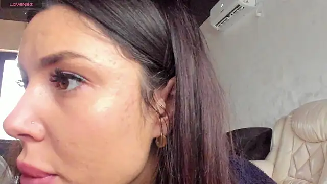 Snapshot of AmiraRosse chatting on 01-23-25, 08:46 AmiraRosse online show from 01-23-25, 08:46