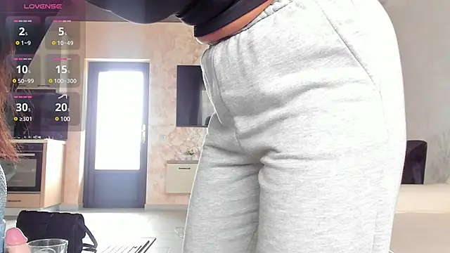 Snapshot of AmiraRosse chatting on 03-16-25, 08:43 AmiraRosse online show from 03-16-25, 08:43