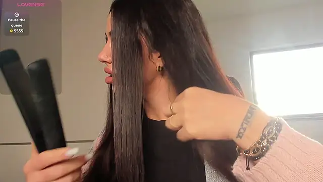 Snapshot of AmiraRosse chatting on 11-13-25, 06:28 AmiraRosse online show from 11-13-25, 06:28