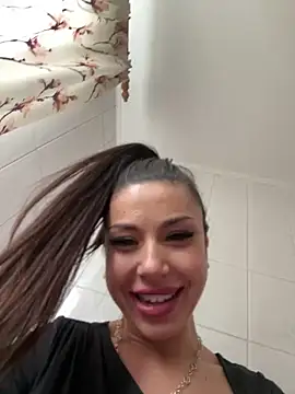 Snapshot of AmiraRosse chatting on 02-02-25, 09:07 AmiraRosse online show from 02-02-25, 09:07