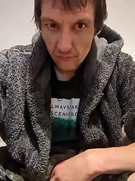 Snapshot of maciej chatting on 12-05-24, 12:25 maciej online show from 12-05-24, 12:25