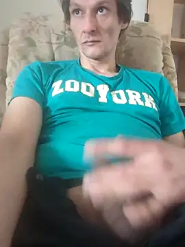Snapshot of maciej chatting on 10-15-25, 12:02 maciej online show from 10-15-25, 12:02