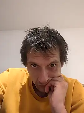 Snapshot of maciej chatting on 09-22-25, 10:49 maciej online show from 09-22-25, 10:49