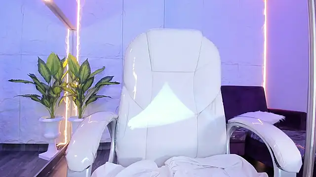 Snapshot of Alexis_camX chatting on 03-22-25, 03:09 Alexis camX online show from 03-22-25, 03:09