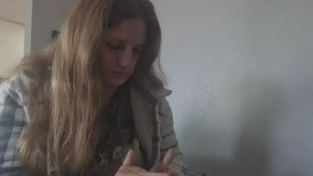 Snapshot of MissMera chatting on 12-04-24, 06:44 MissMera online show from 12-04-24, 06:44