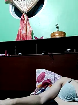 QueenSoreal online show from 10-25-25, 04:18