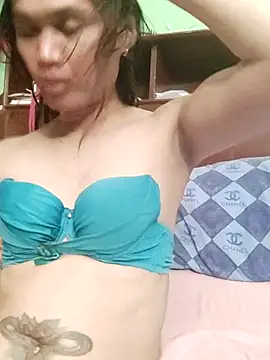 QueenSoreal online show from 04-10-26, 04:36