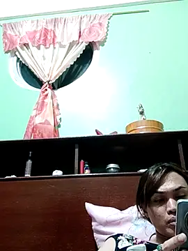 QueenSoreal online show from 11-17-25, 11:36