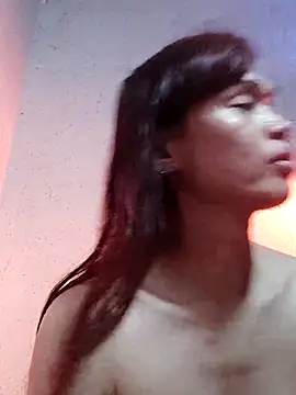 Snapshot of QueenSoreal chatting on 03-07-25, 04:44 QueenSoreal online show from 03-07-25, 04:44