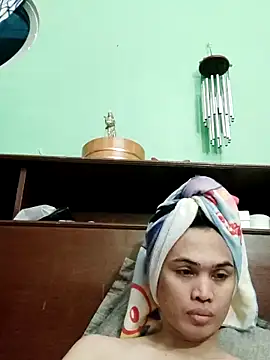 QueenSoreal online show from 04-05-26, 03:19