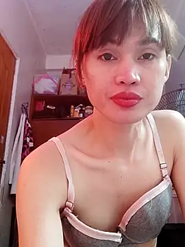Snapshot of QueenSoreal chatting on 02-26-25, 07:32 QueenSoreal online show from 02-26-25, 07:32