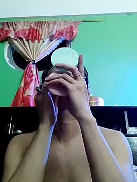 QueenSoreal online show from 10-26-25, 03:23