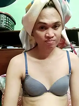 QueenSoreal online show from 06-11-26, 01:41