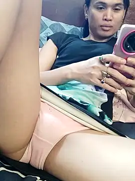 QueenSoreal online show from 04-15-26, 01:44