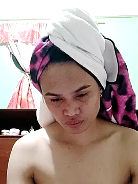 QueenSoreal online show from 11-27-25, 03:12