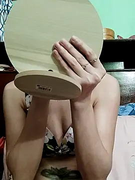 QueenSoreal online show from 04-12-26, 02:42