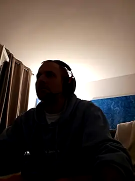 Snapshot of verylargecock chatting on 09-18-25, 03:20 verylargecock online show from 09-18-25, 03:20