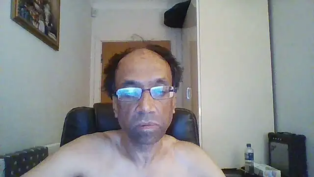 Snapshot of rauncher1 chatting on 09-10-25, 08:02 rauncher1 online show from 09-10-25, 08:02