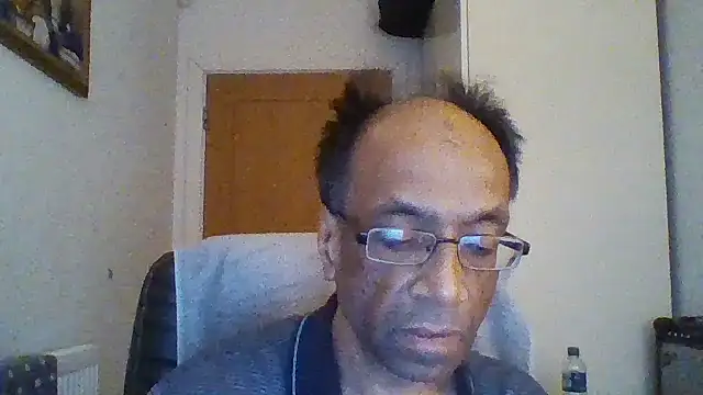 Snapshot of rauncher1 chatting on 10-06-25, 09:43 rauncher1 online show from 10-06-25, 09:43