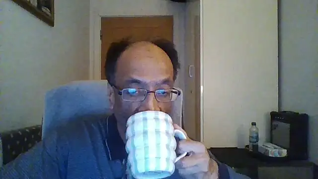 Snapshot of rauncher1 chatting on 10-20-25, 08:04 rauncher1 online show from 10-20-25, 08:04