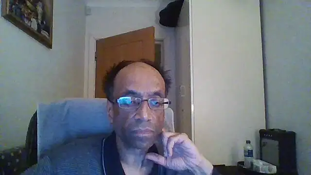 Snapshot of rauncher1 chatting on 10-05-25, 09:27 rauncher1 online show from 10-05-25, 09:27