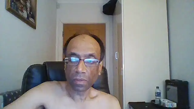 Snapshot of rauncher1 chatting on 10-09-25, 09:43 rauncher1 online show from 10-09-25, 09:43