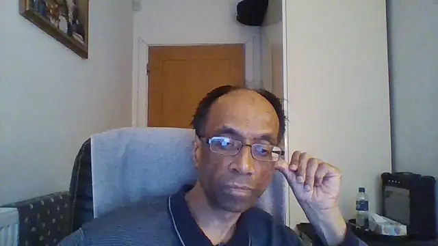 Snapshot of rauncher1 chatting on 10-15-25, 09:28 rauncher1 online show from 10-15-25, 09:28