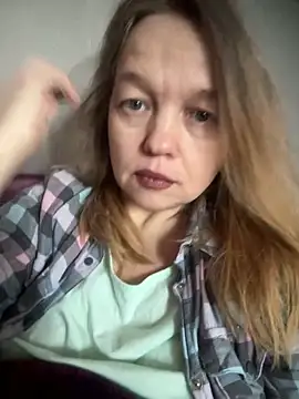 Snapshot of Susanel chatting on 02-12-25, 08:38 Susanel online show from 02-12-25, 08:38