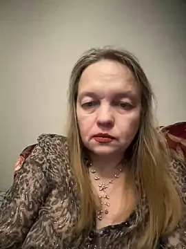 Snapshot of Susanel chatting on 03-08-25, 08:57 Susanel online show from 03-08-25, 08:57