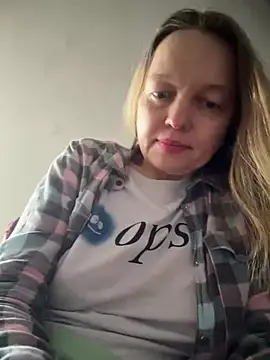 Snapshot of Susanel chatting on 02-16-25, 09:15 Susanel online show from 02-16-25, 09:15