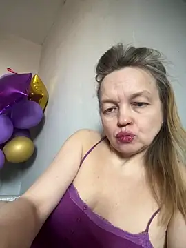 Snapshot of Susanel chatting on 03-16-25, 09:05 Susanel online show from 03-16-25, 09:05