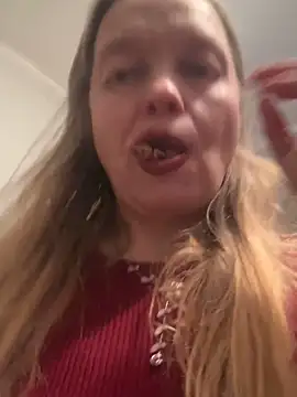 Susanel online show from 11-21-25, 04:39