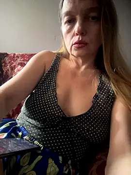 Snapshot of Susanel chatting on 09-28-25, 12:01 Susanel online show from 09-28-25, 12:01