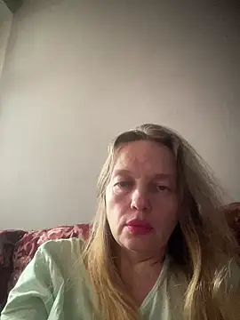 Snapshot of Susanel chatting on 09-27-25, 11:27 Susanel online show from 09-27-25, 11:27