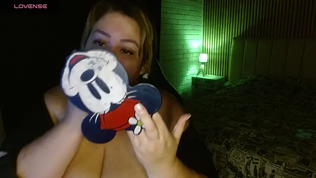 Snapshot of bella_savati chatting on 02-19-25, 12:14 bella savati online show from 02-19-25, 12:14