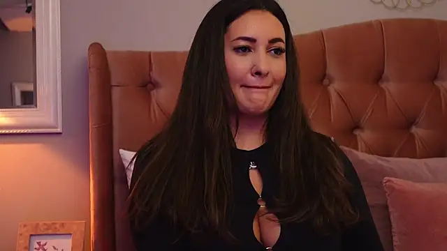 Snapshot of YaaraCollins chatting on 10-18-25, 06:54 YaaraCollins online show from 10-18-25, 06:54