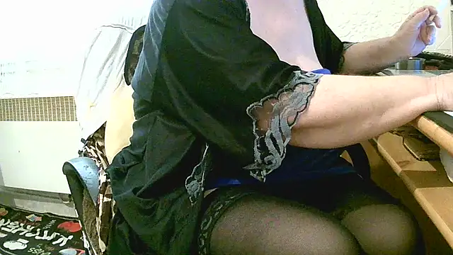 Snapshot of douceur63 chatting on 05-16-26, 10:36 douceur63 online show from 05-16-26, 10:36