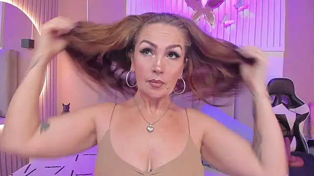 Snapshot of chantall1375 chatting on 06-10-26, 03:41 chantall1375 online show from 06-10-26, 03:41