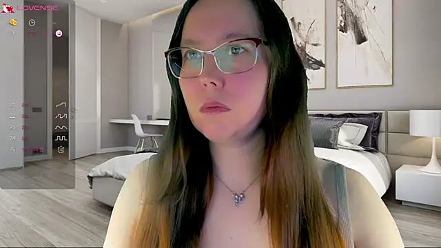 Snapshot of Victoria_Romans chatting on 10-27-25, 09:21 Victoria Romans online show from 10-27-25, 09:21