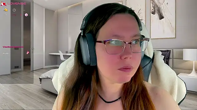 Snapshot of Victoria_Romans chatting on 10-25-25, 11:27 Victoria Romans online show from 10-25-25, 11:27