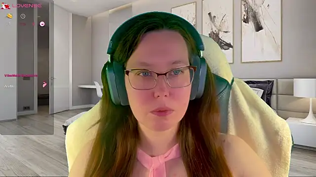 Snapshot of Victoria_Romans chatting on 10-18-25, 10:12 Victoria Romans online show from 10-18-25, 10:12