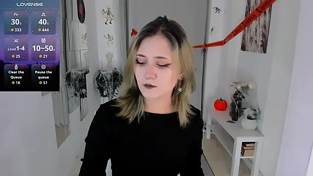 Alexa Lexi  online show from 10-28-25, 03:44