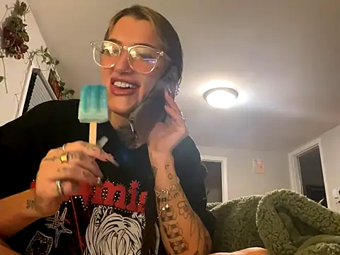 lexymarie online show from 10-27-25, 01:39